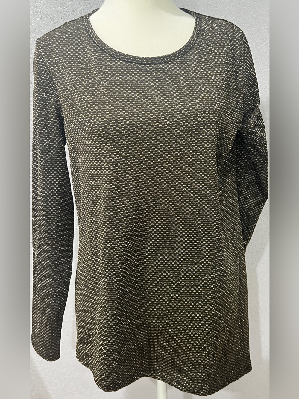 Calvin Klein black & gold metallic w/ symmetrical hemline Size M